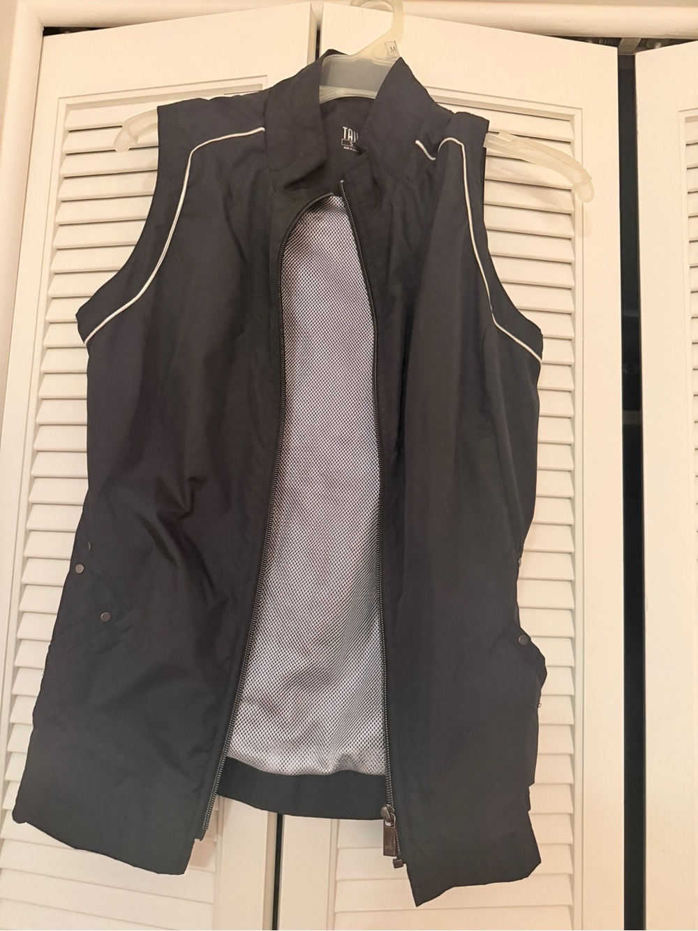 Tail Black Sleeveless Zip Vest with White Piping